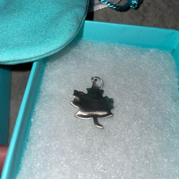 NEW Tiffany & Co. Maple Leaf Charm Pendant for bracelet or Necklace Sterling 925 - Picture 4 of 13